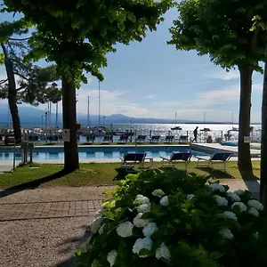 Kompleks wypoczynkowy Villaggio Turistico Dei Tigli ***